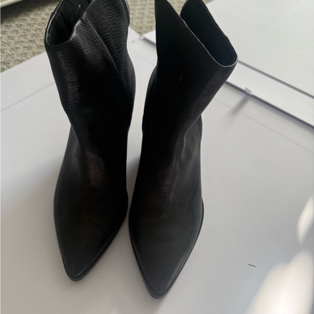 Dolce Vita Sleek Black Leather Heeled Boots